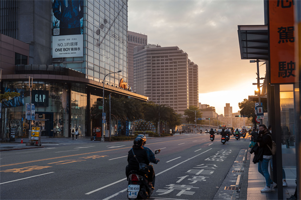 美联储决议来袭：地缘政治风险飙升与关税阴霾笼罩，全球市场屏息以待