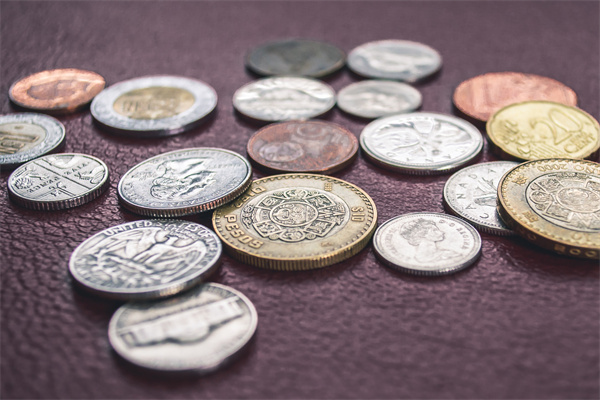 美元霸权终结？黄金、欧元、人民币崛起，全球金融版图重塑！